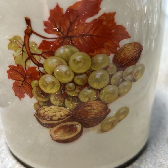 Vintage 60's McCoy Pottery Crock #251 Green Grapes Walnuts On Front - Picture 3 of 5